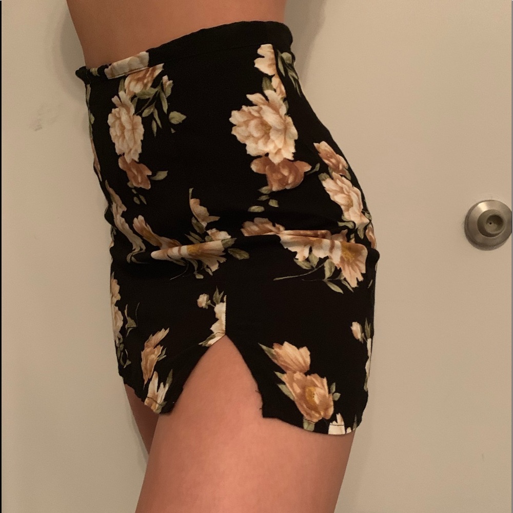 forever 21 floral mini skirt!